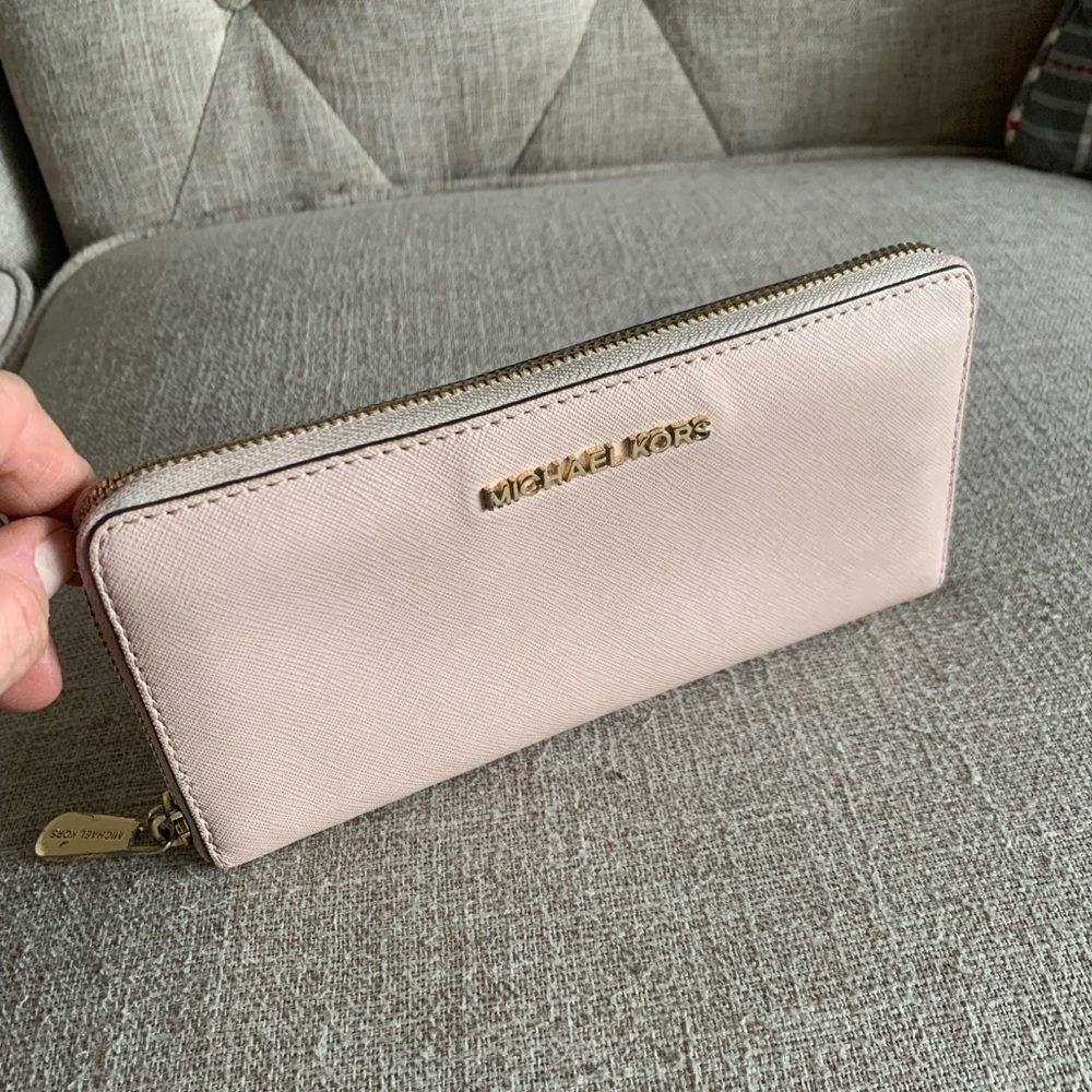 Michael Kors Blush Pink Wallet